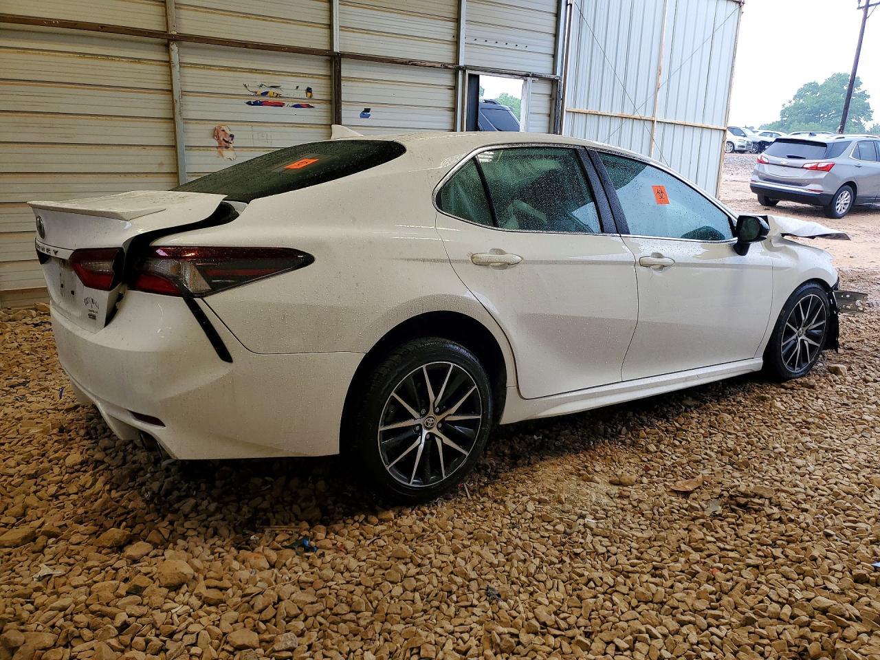 2022 Toyota Camry Se - Image 3
