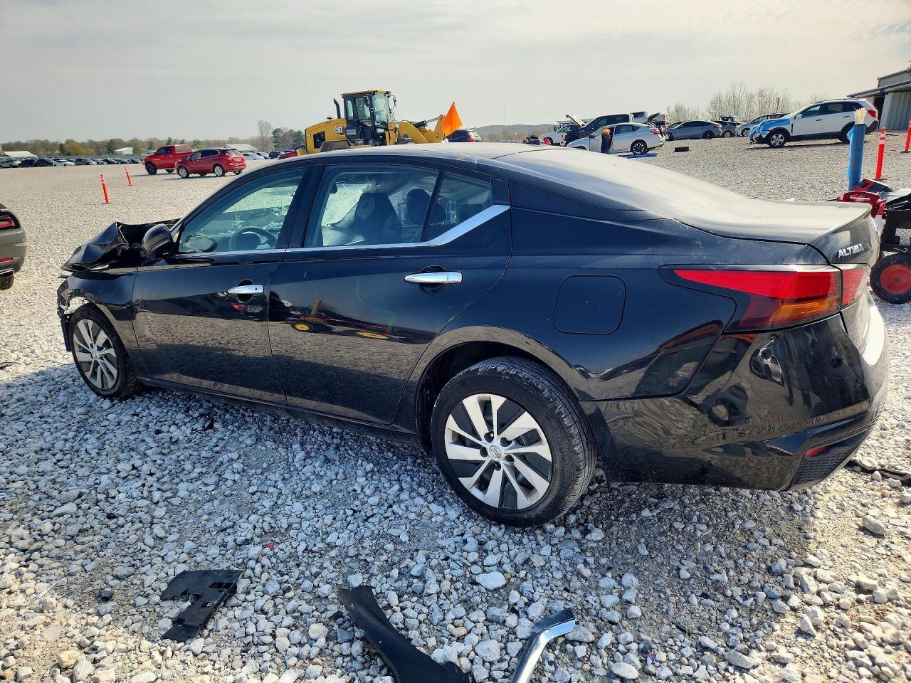 2020 Nissan Altima S - Фото 2