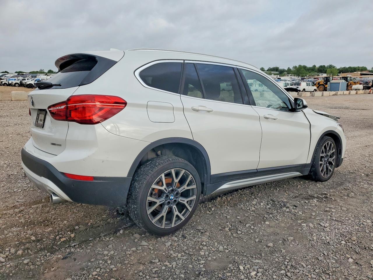 2021 BMW X1 xDrive28I - Фото 3