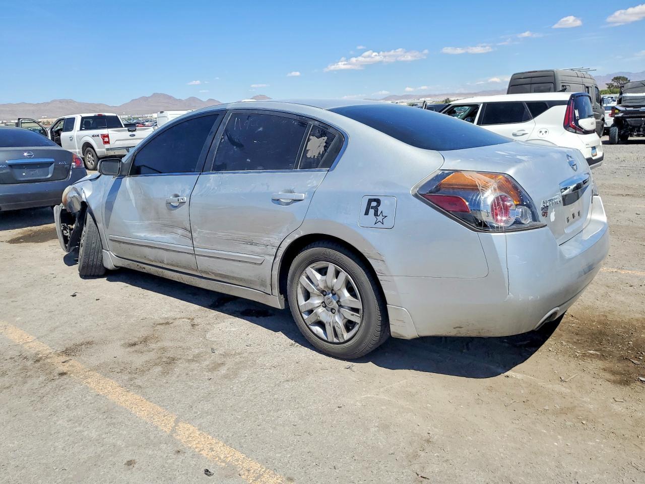 2010 Nissan Altima - Image 2