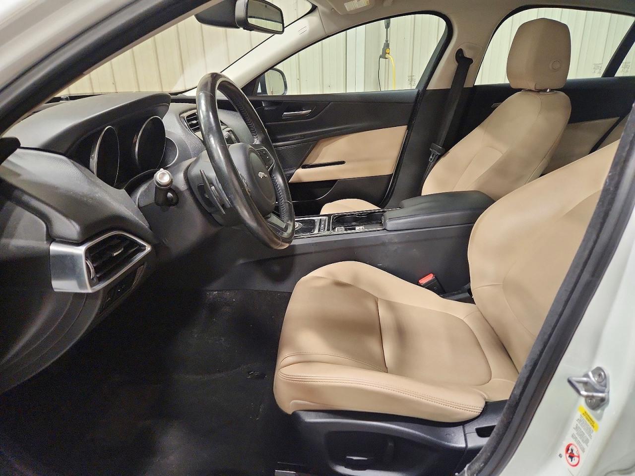 2017 Jaguar Xe Premium - Image 7