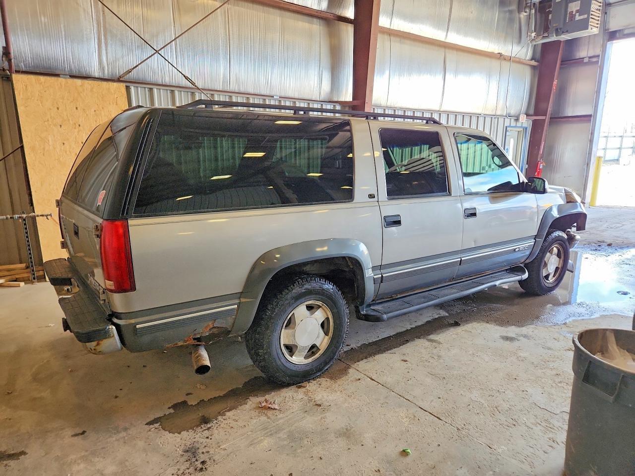 1999 Chevrolet Suburban K1500 - Image 3