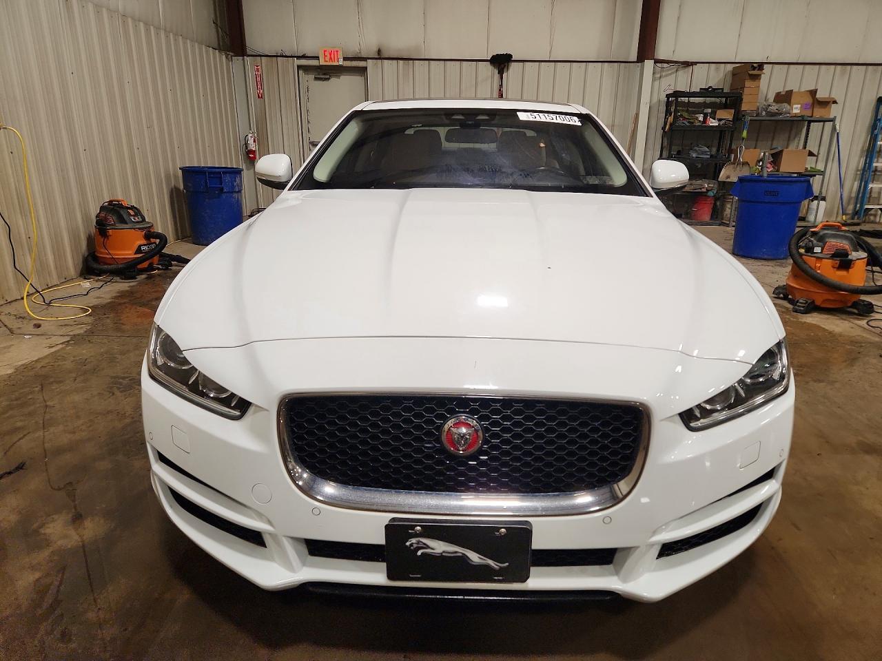 2017 Jaguar Xe Premium - Image 5