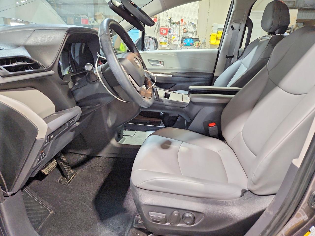 2022 Toyota Sienna Xle - Image 7