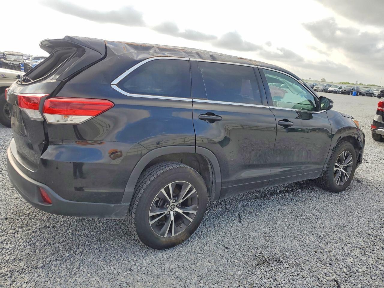 2018 Toyota Highlander Le - Фото 3
