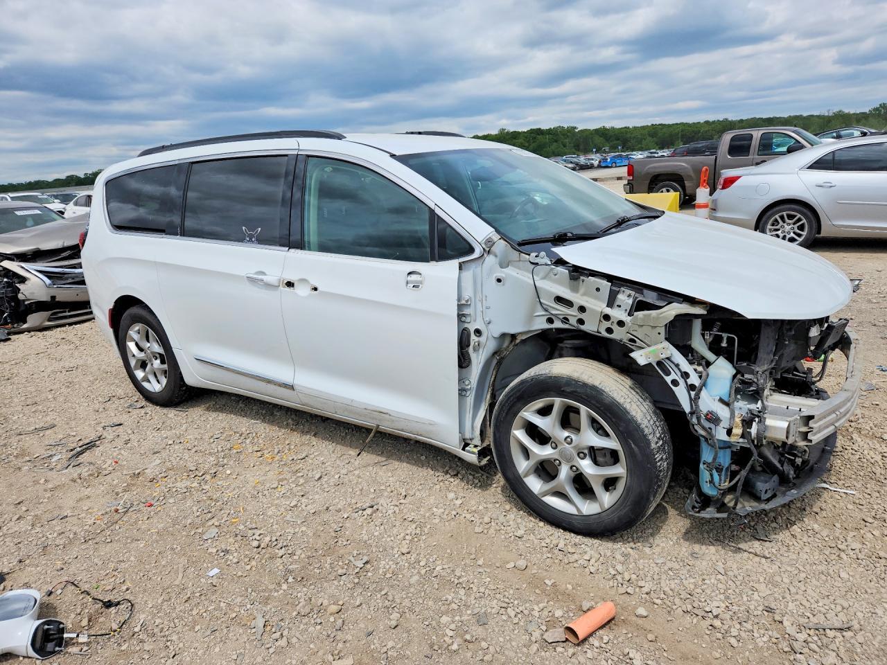 2017 Chrysler Pacifica Touring L - Фото 4