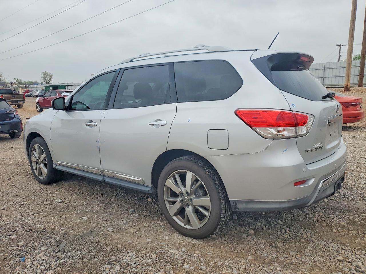 2013 Nissan Pathfinder S - Фото 2