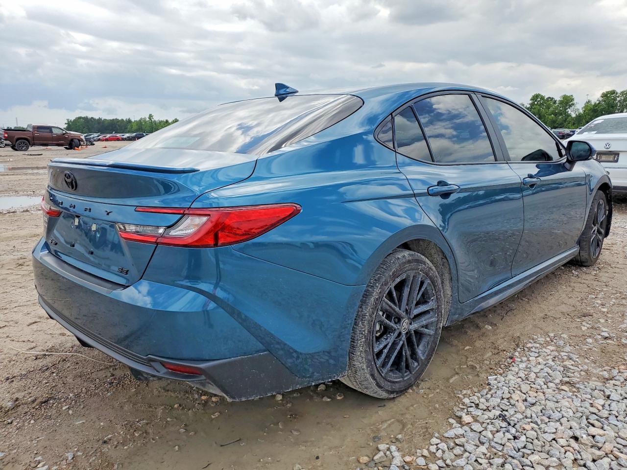 2025 Toyota Camry Se - Image 3