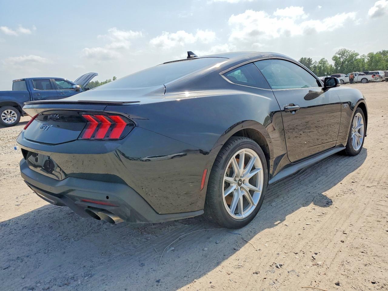 2025 Ford Mustang Gt - Фото 3