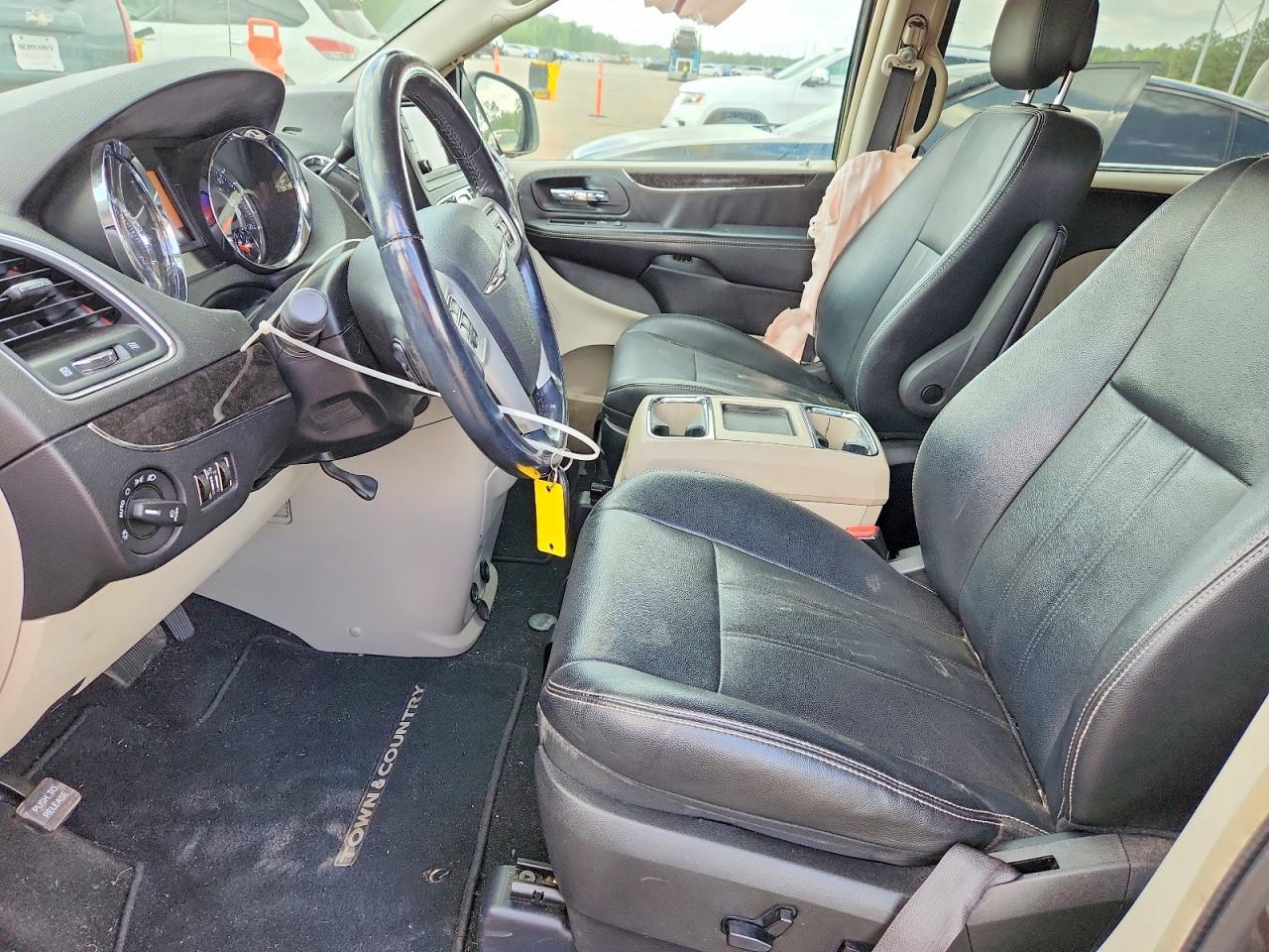2016 Chrysler Town & Country Touring - Фото 7
