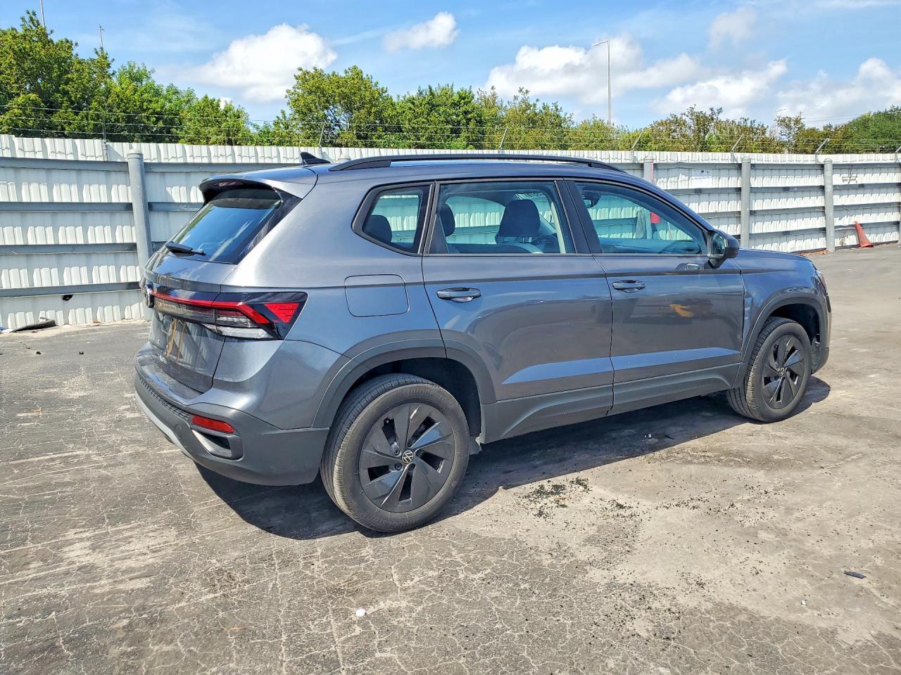 2025 Volkswagen Taos - Image 3