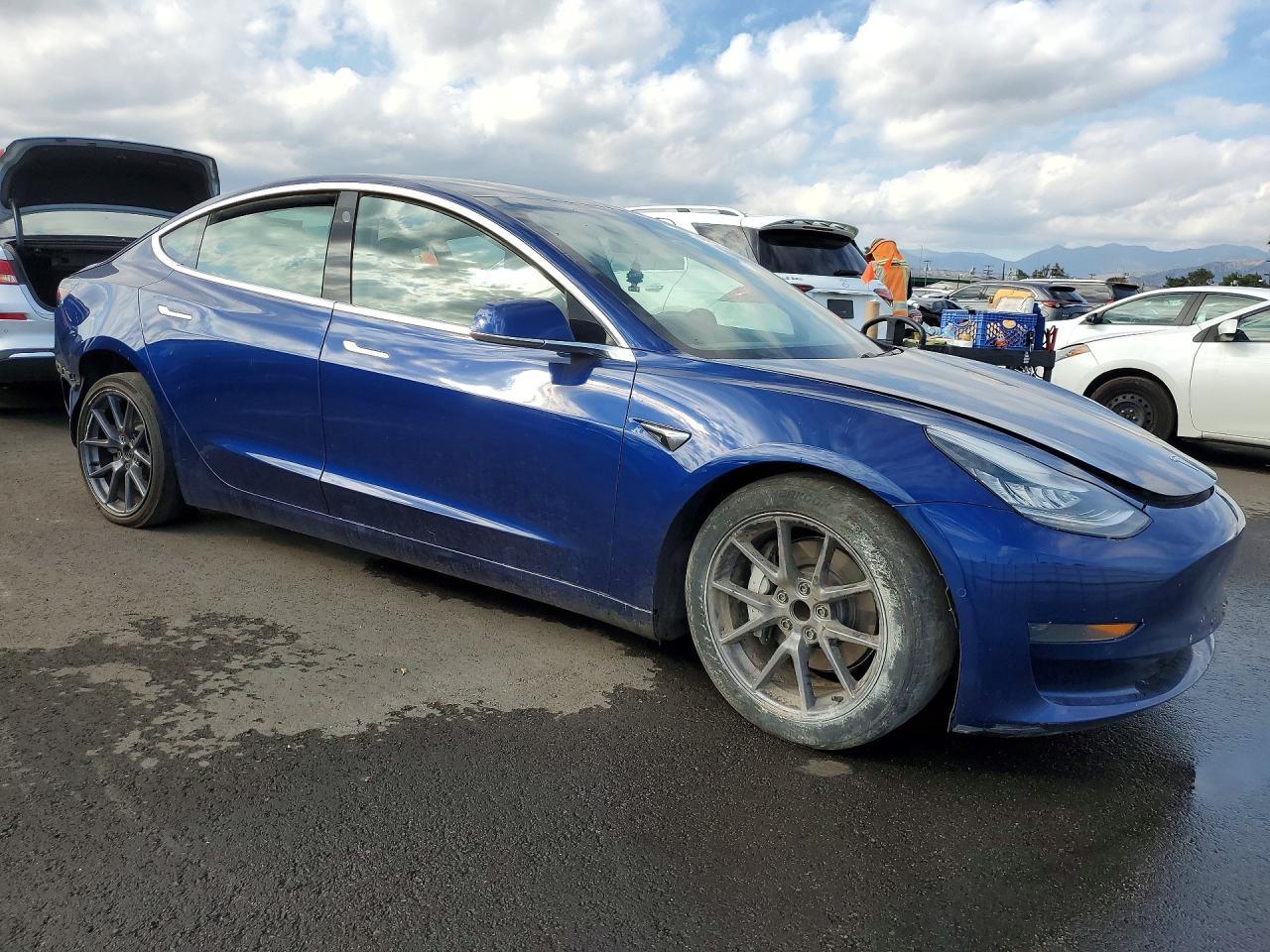 2020 Tesla Model 3 - Фото 4