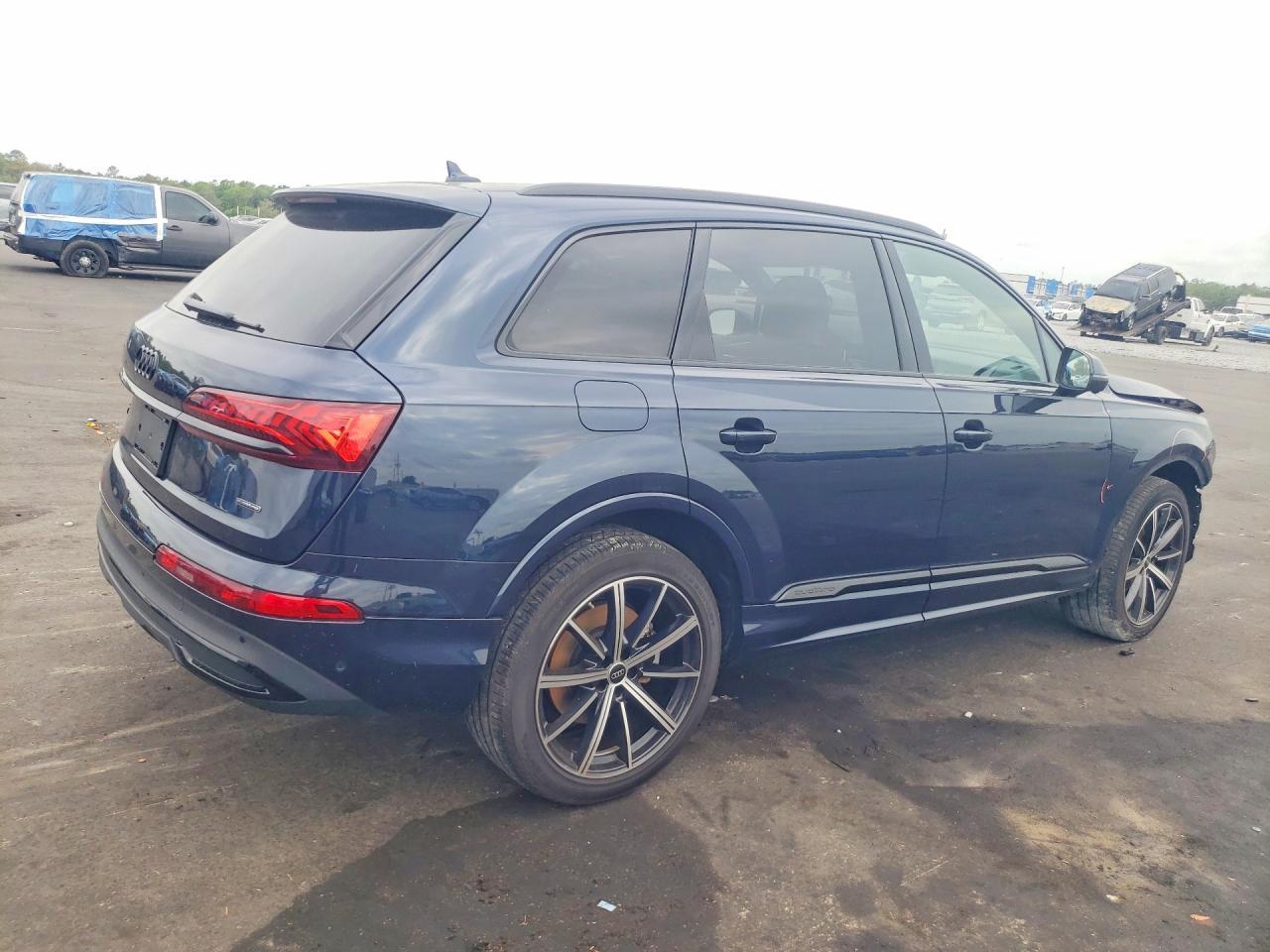 2024 Audi Q7 Premium Plus - Image 3