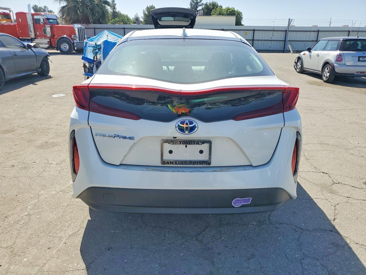 2019 Toyota Prius Prime Plus - Image 6