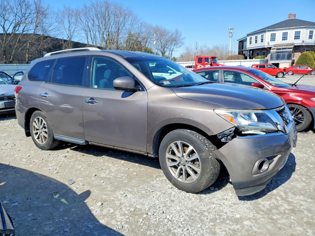 2013 Nissan Pathfinder S - Image 4