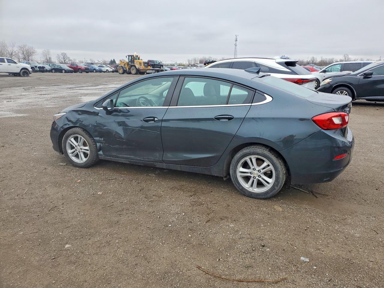 2018 Chevrolet Cruze Lt - Image 2
