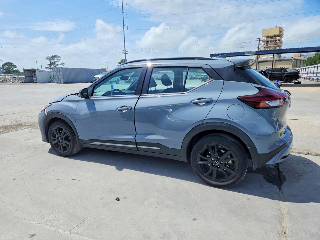 2024 Nissan Kicks Sr - Image 2