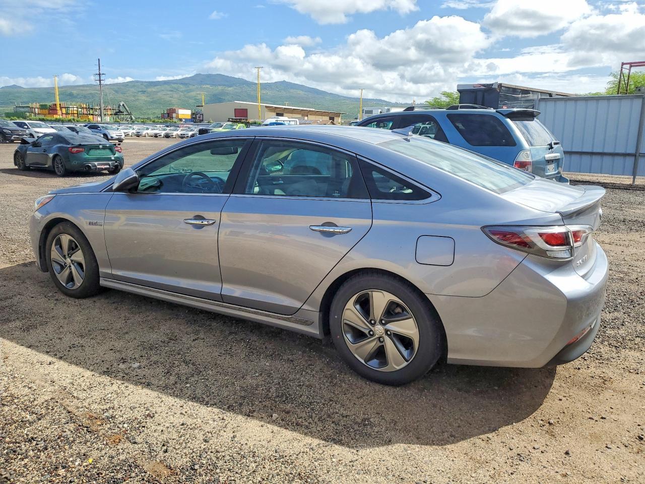 2017 Hyundai Sonata Hybrid Limited - Image 2