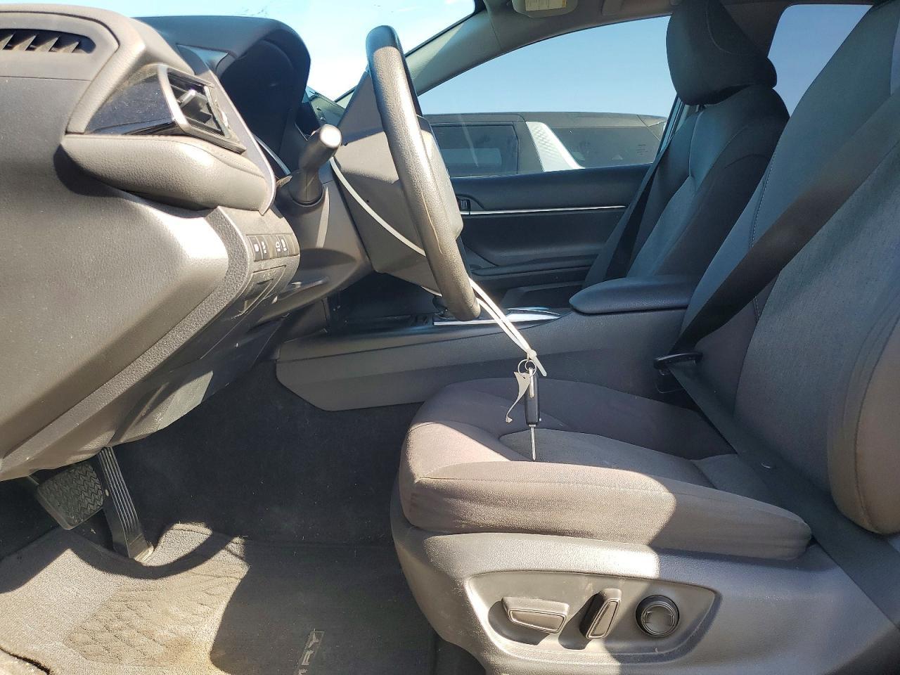 2022 Toyota Camry Le - Фото 7