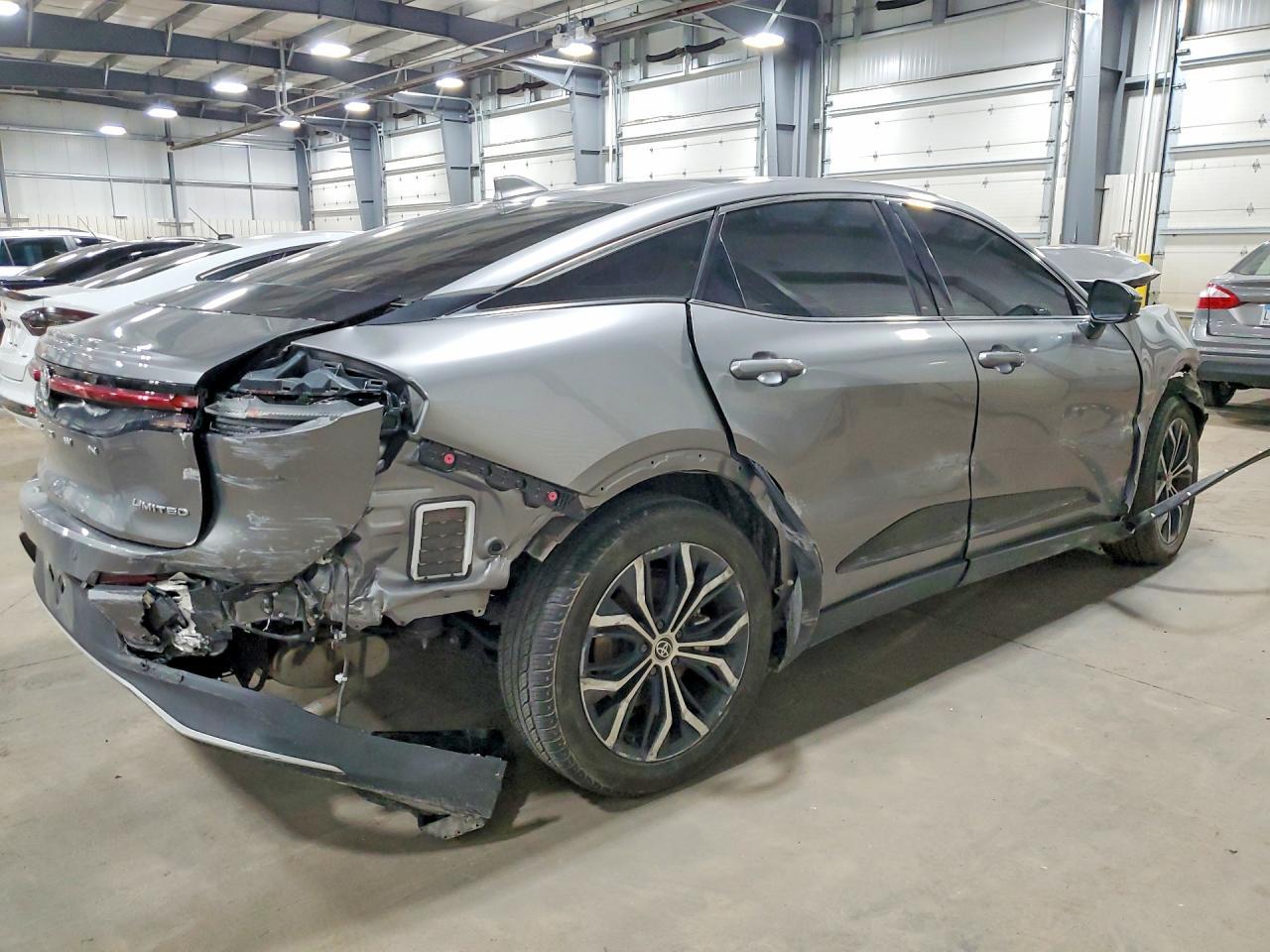 2023 Toyota Crown Limited - Фото 3