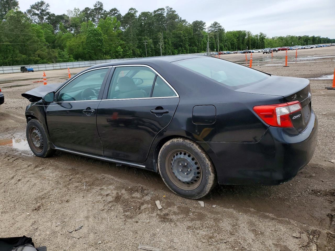 2014 Toyota Camry Le - Image 2