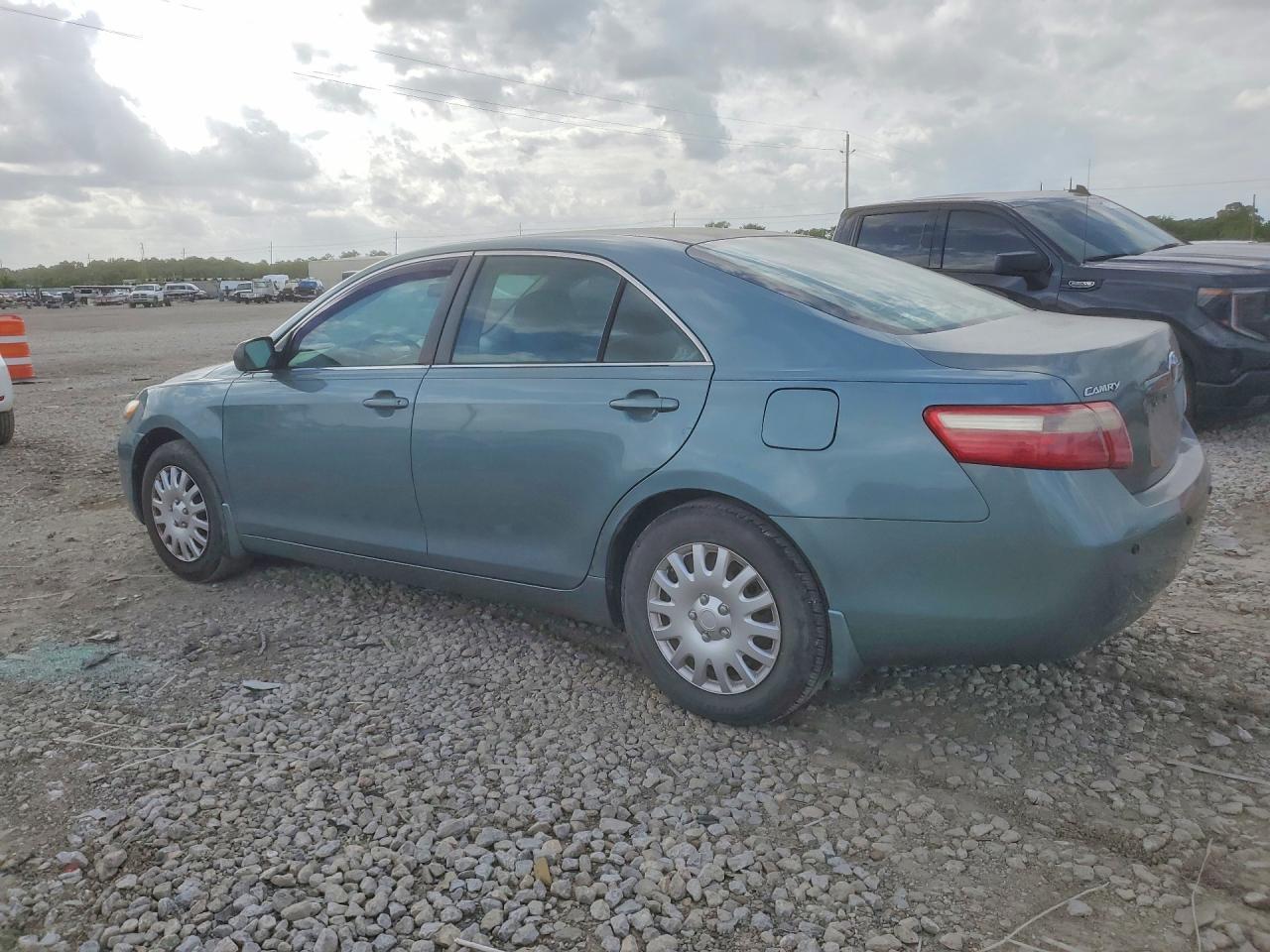 2009 Toyota Camry Le - Image 2
