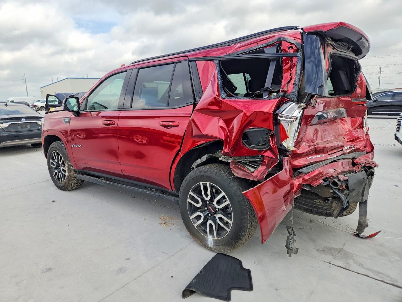 2023 GMC Yukon At4 - Фото 2
