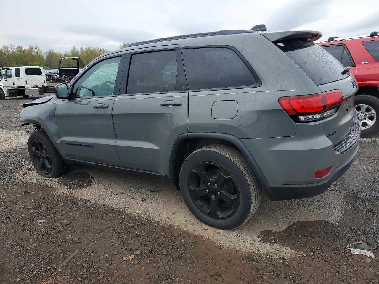 2020 Jeep Grand Cherokee Laredo - Image 2