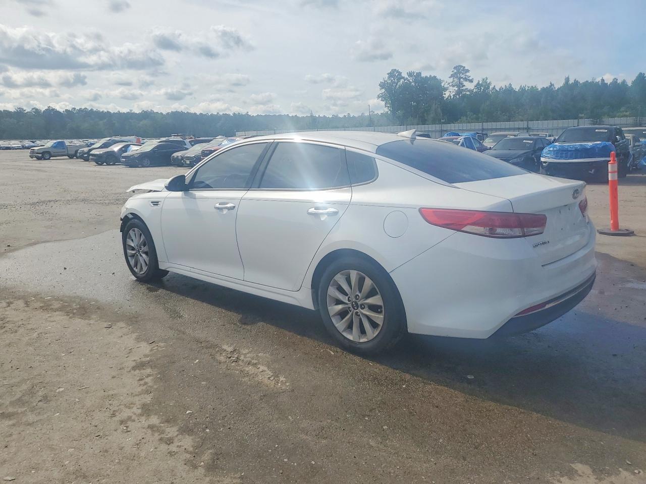 2016 Kia Optima Ex - Image 2