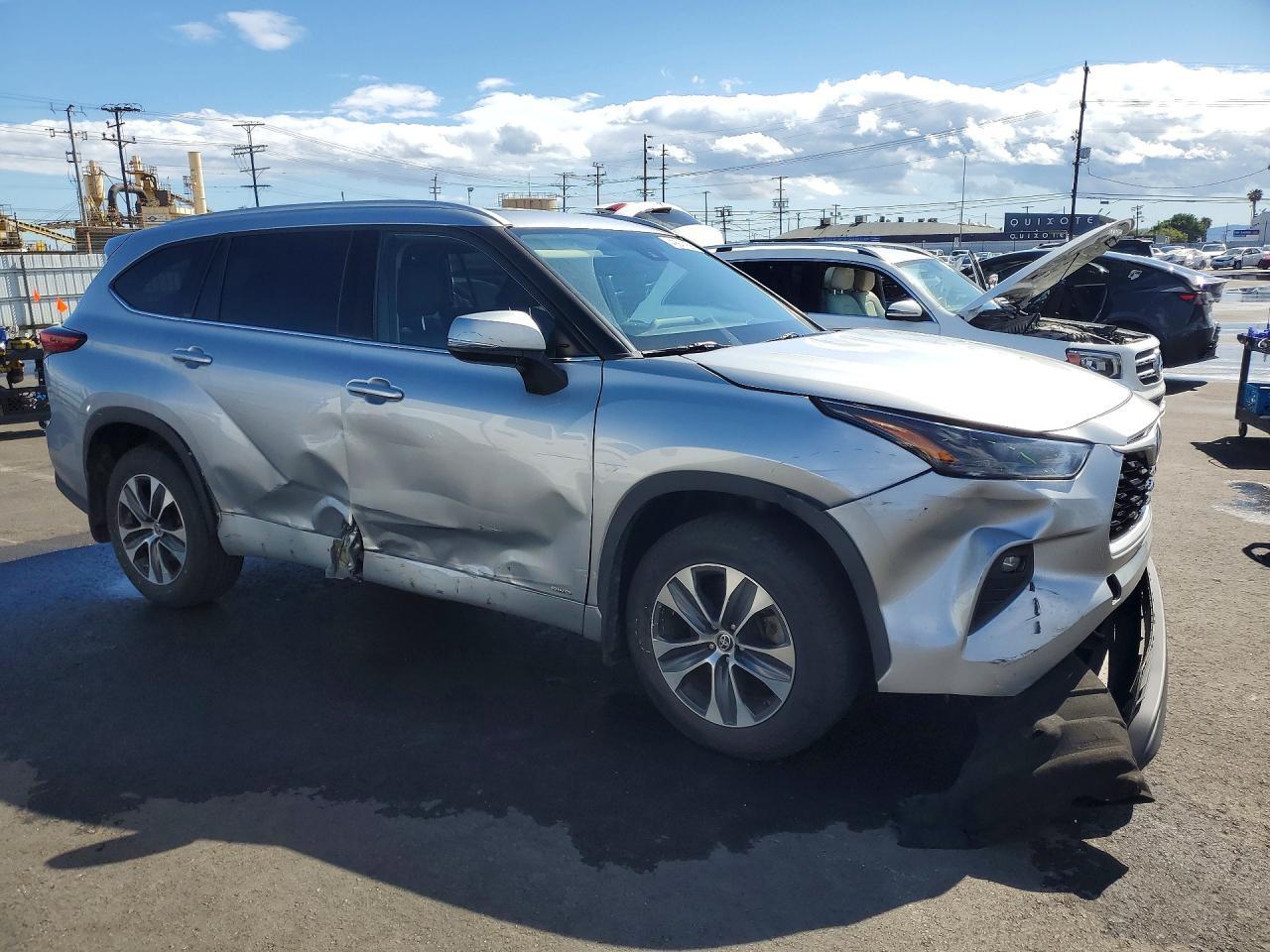 2022 Toyota Highlander Hybrid Xle - Image 4