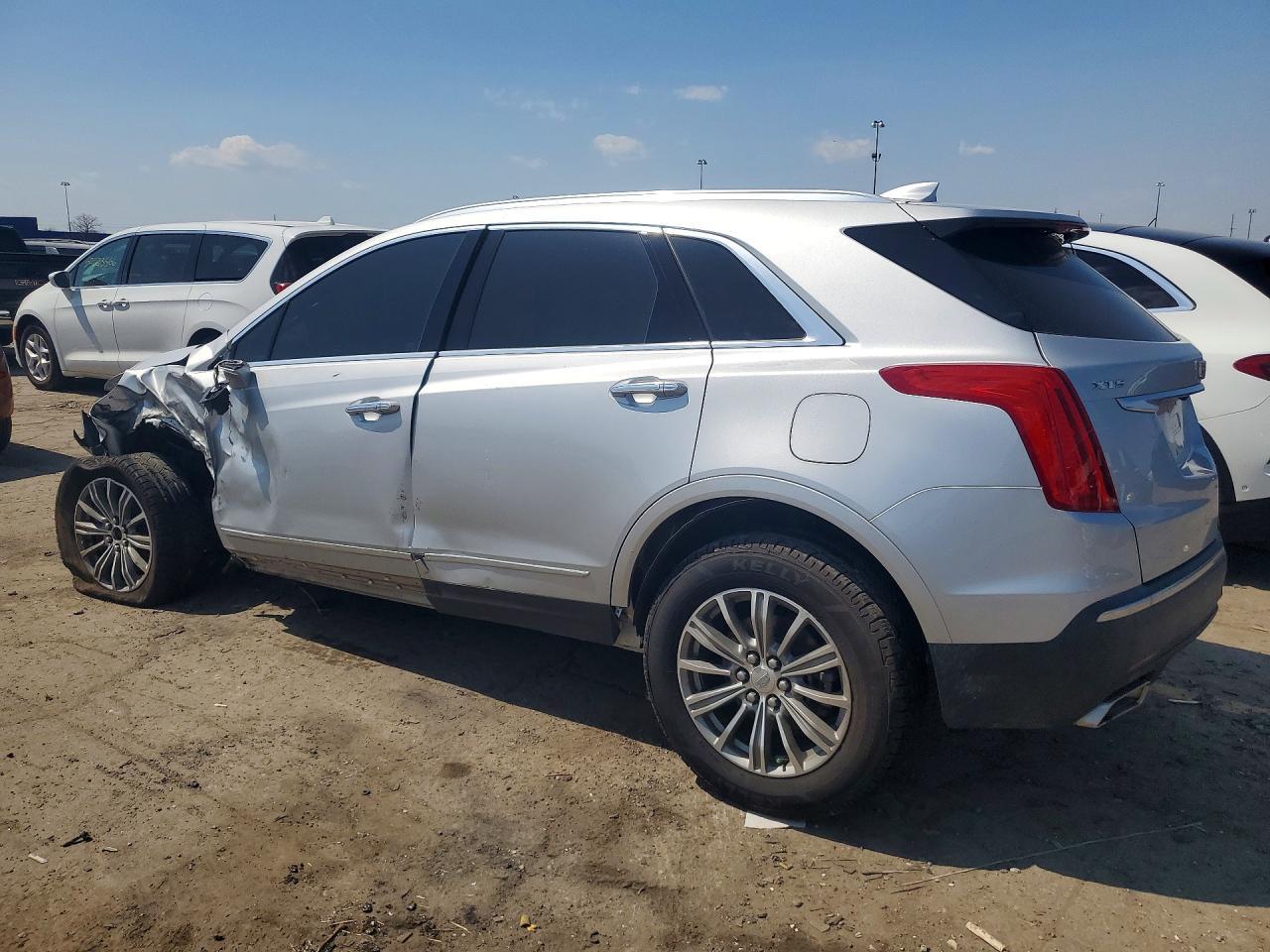 2017 Cadillac Xt5 Luxury - Фото 2