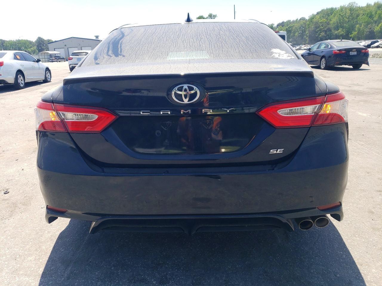 2020 Toyota Camry Se - Фото 6