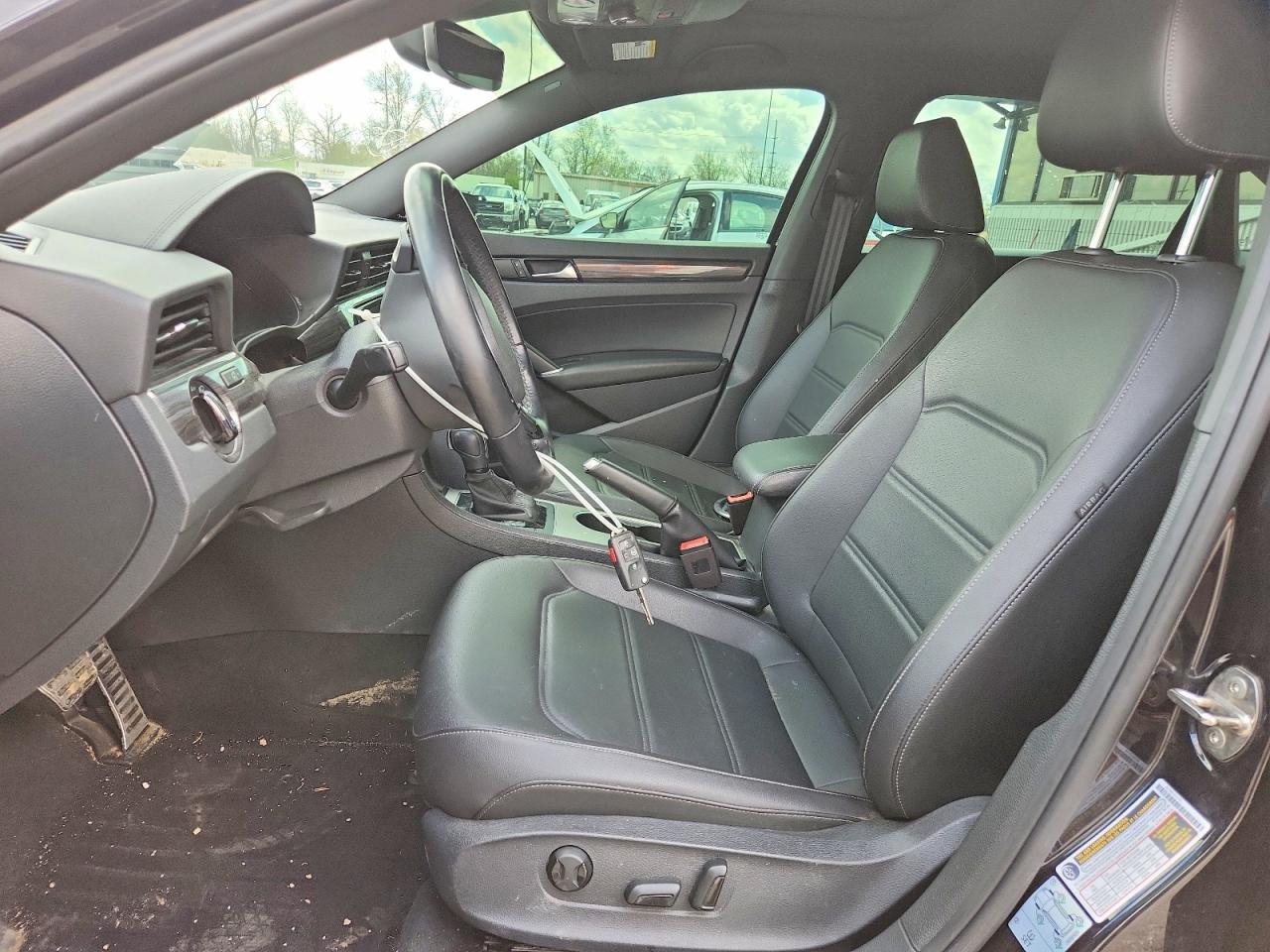 2021 Volkswagen Passat R-Line - Image 7