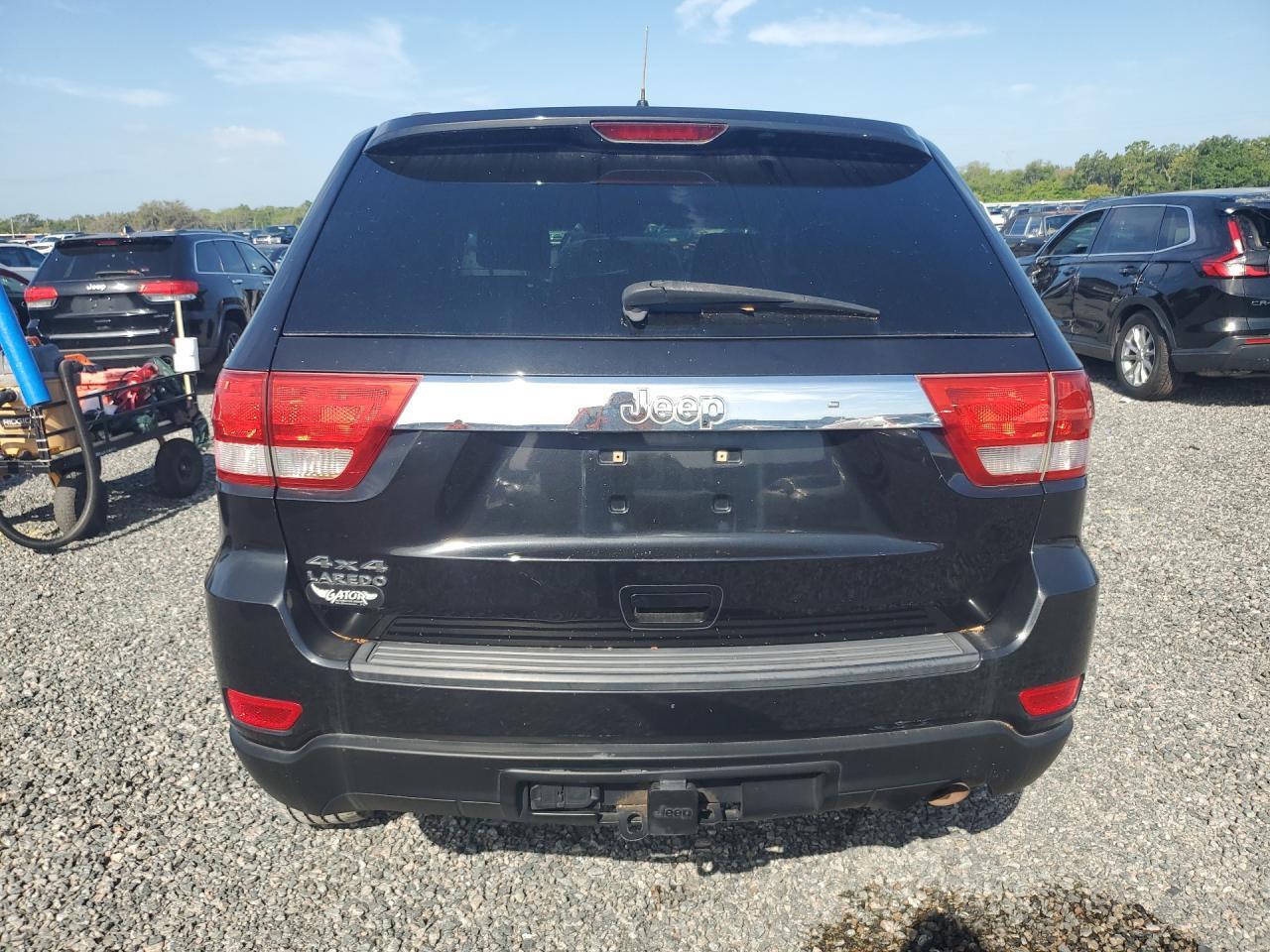 2011 Jeep Grand Cherokee Laredo - Image 6