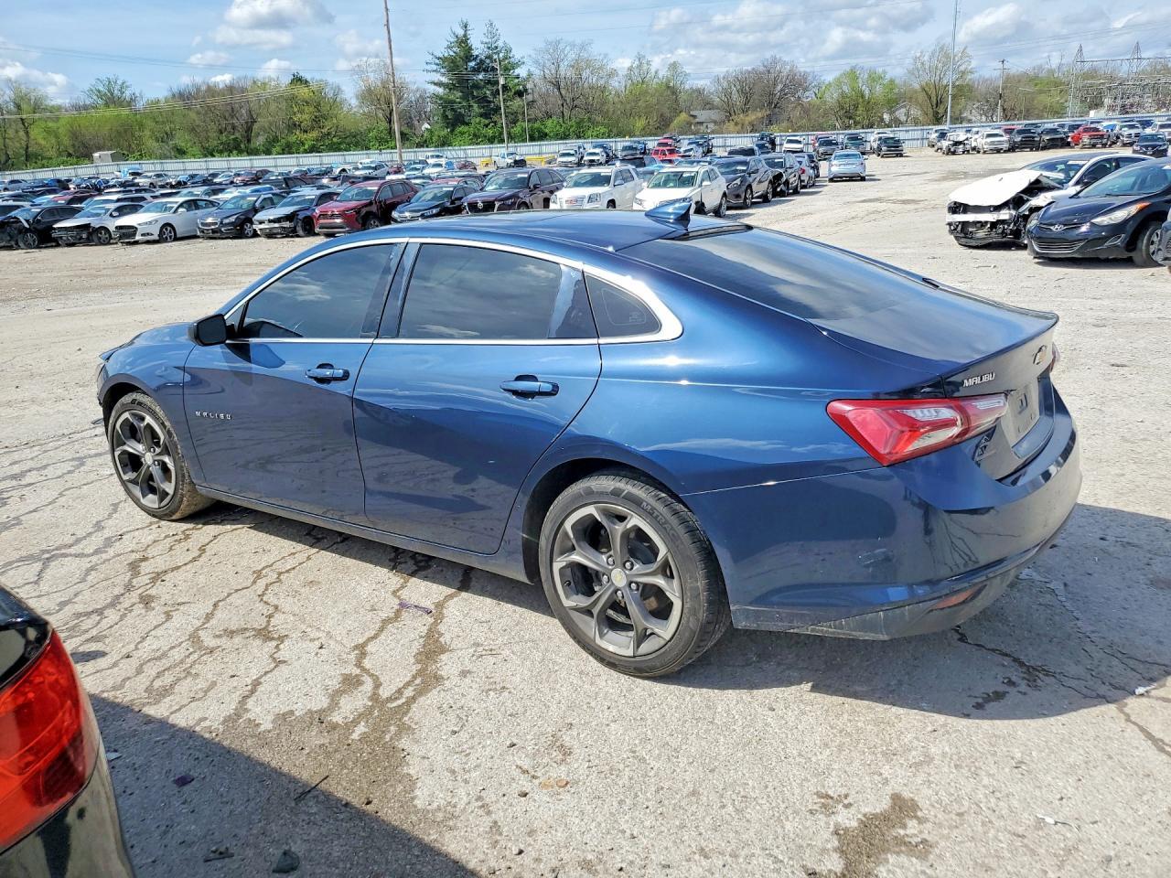 2021 Chevrolet Malibu - Фото 2