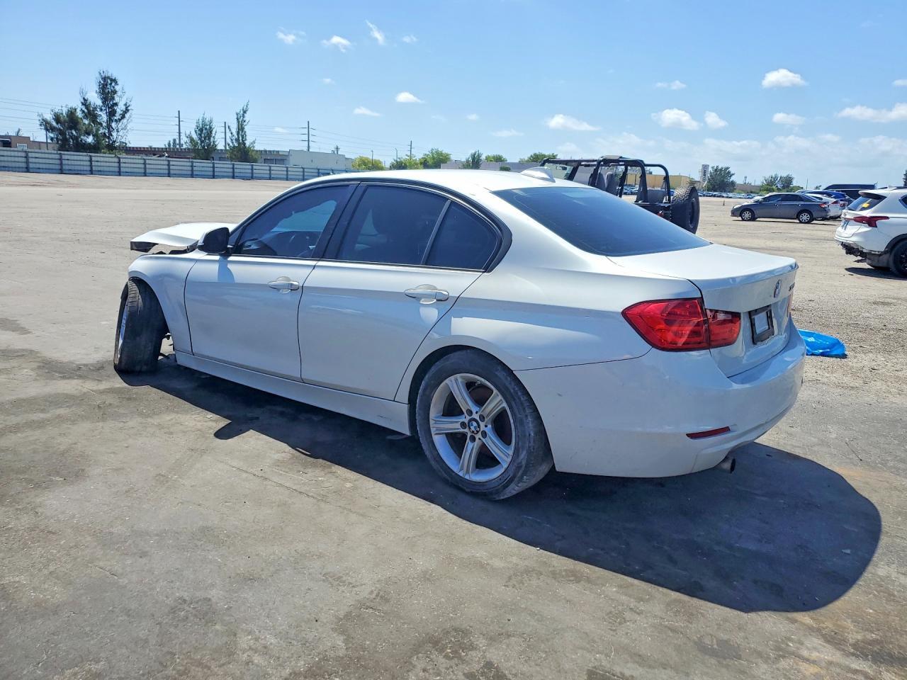 2014 BMW 320 I - Фото 2