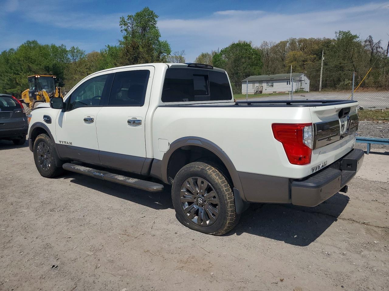 2017 Nissan Titan Platinum Reserve - Фото 2