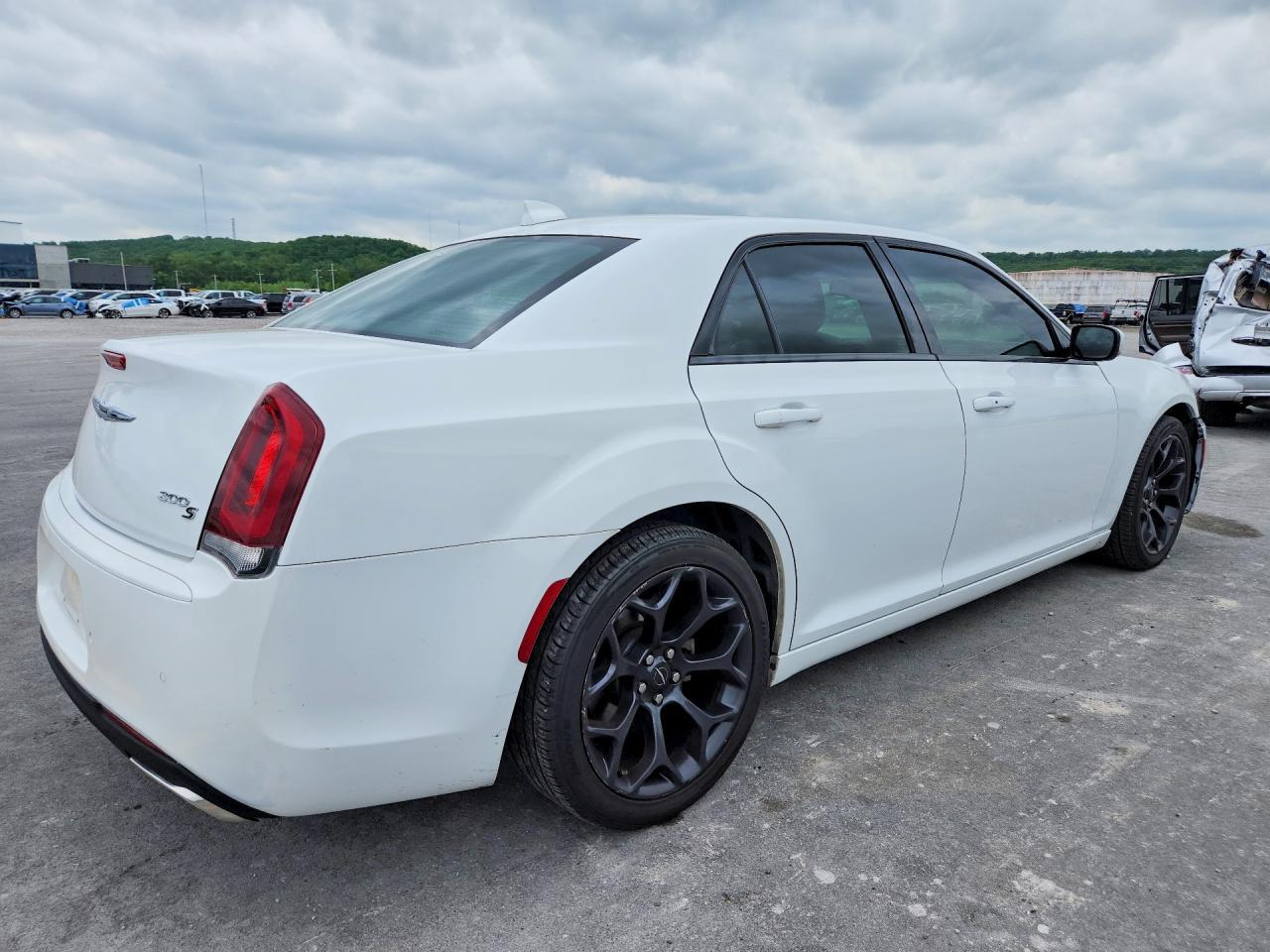 2020 Chrysler 300 S - Фото 3