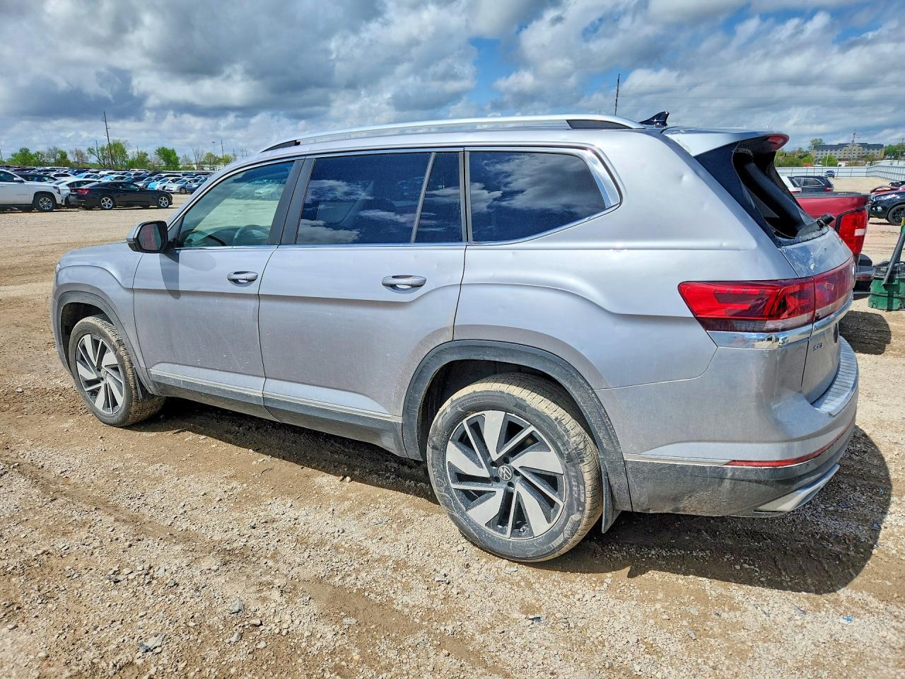 2024 Volkswagen Atlas Sel - Image 2