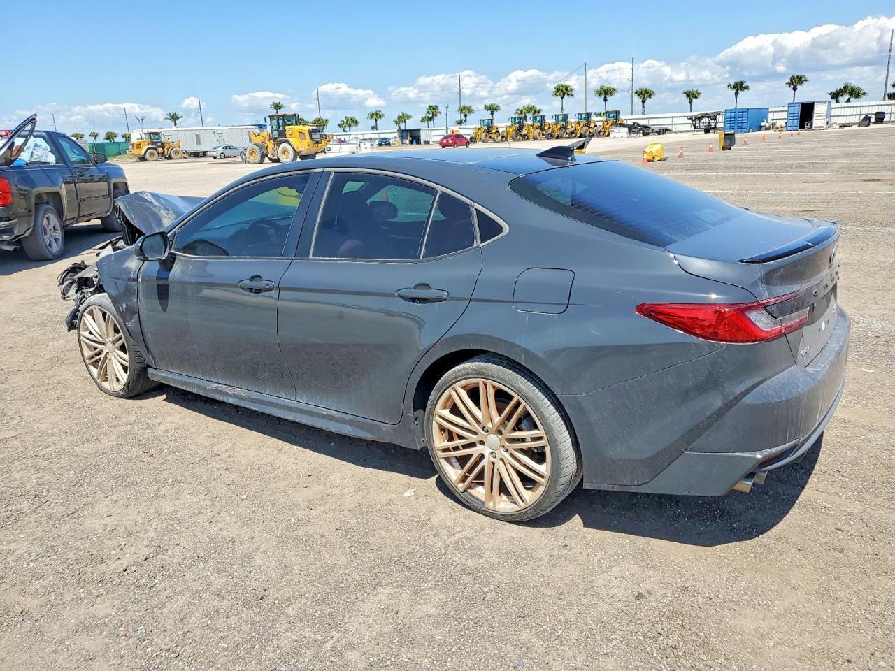 2025 Toyota Camry Xse - Фото 2