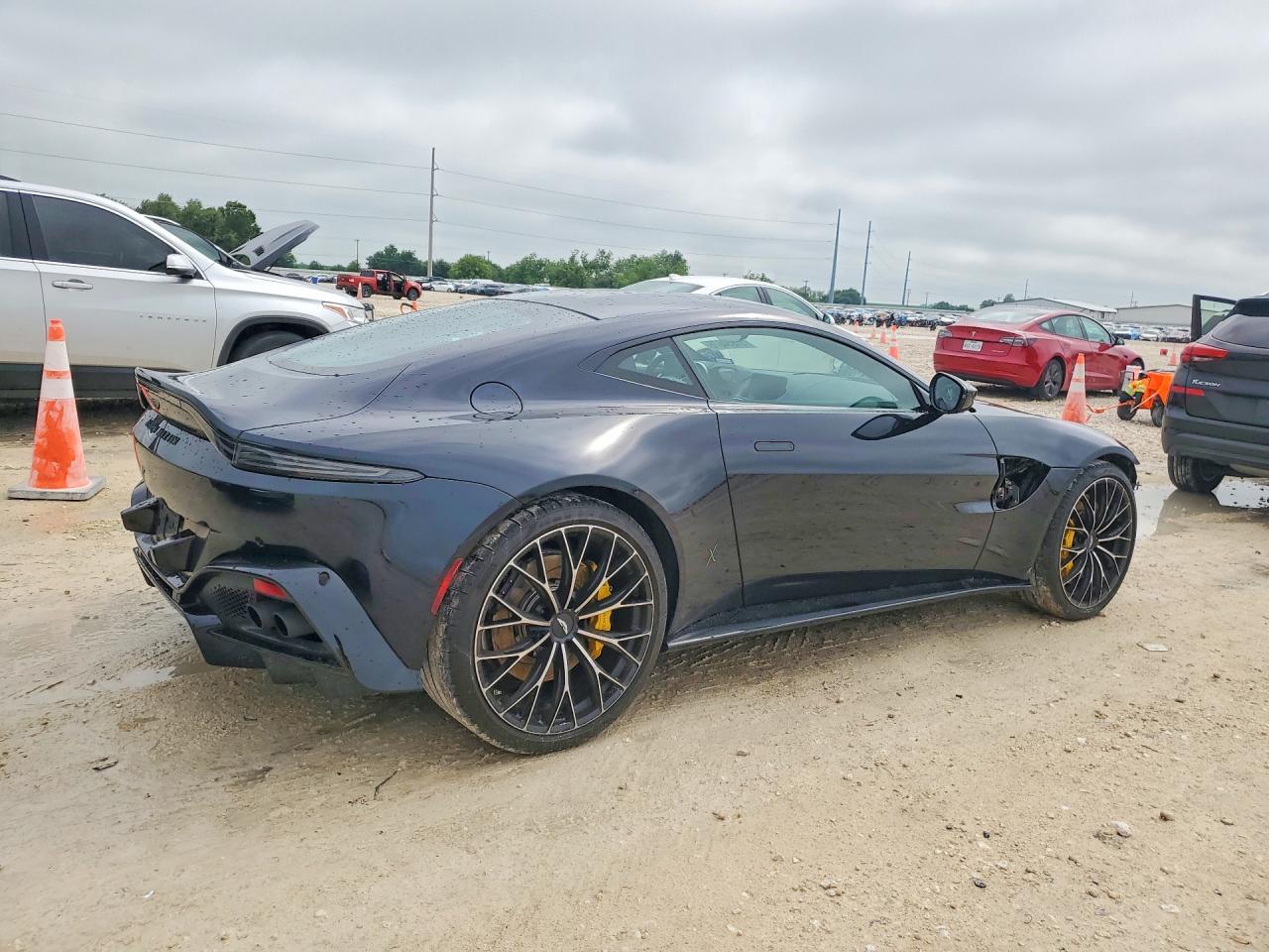 2023 Aston Martin Vantage - Фото 3