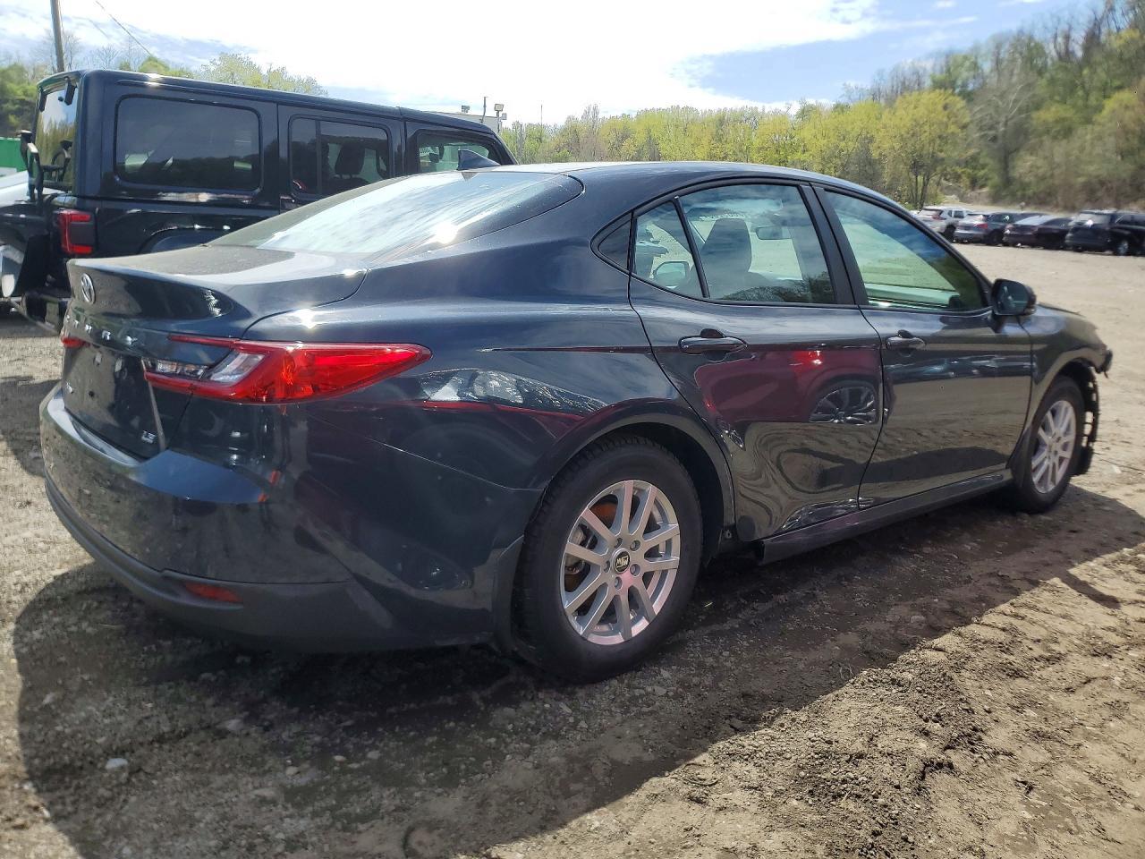 2025 Toyota Camry Hybrid Le Sedan - Фото 3
