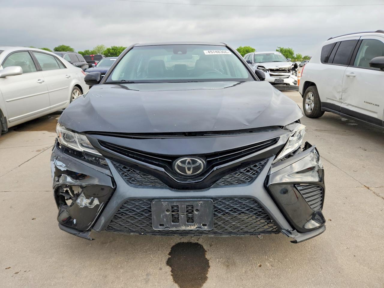 2020 Toyota Camry Se - Фото 5