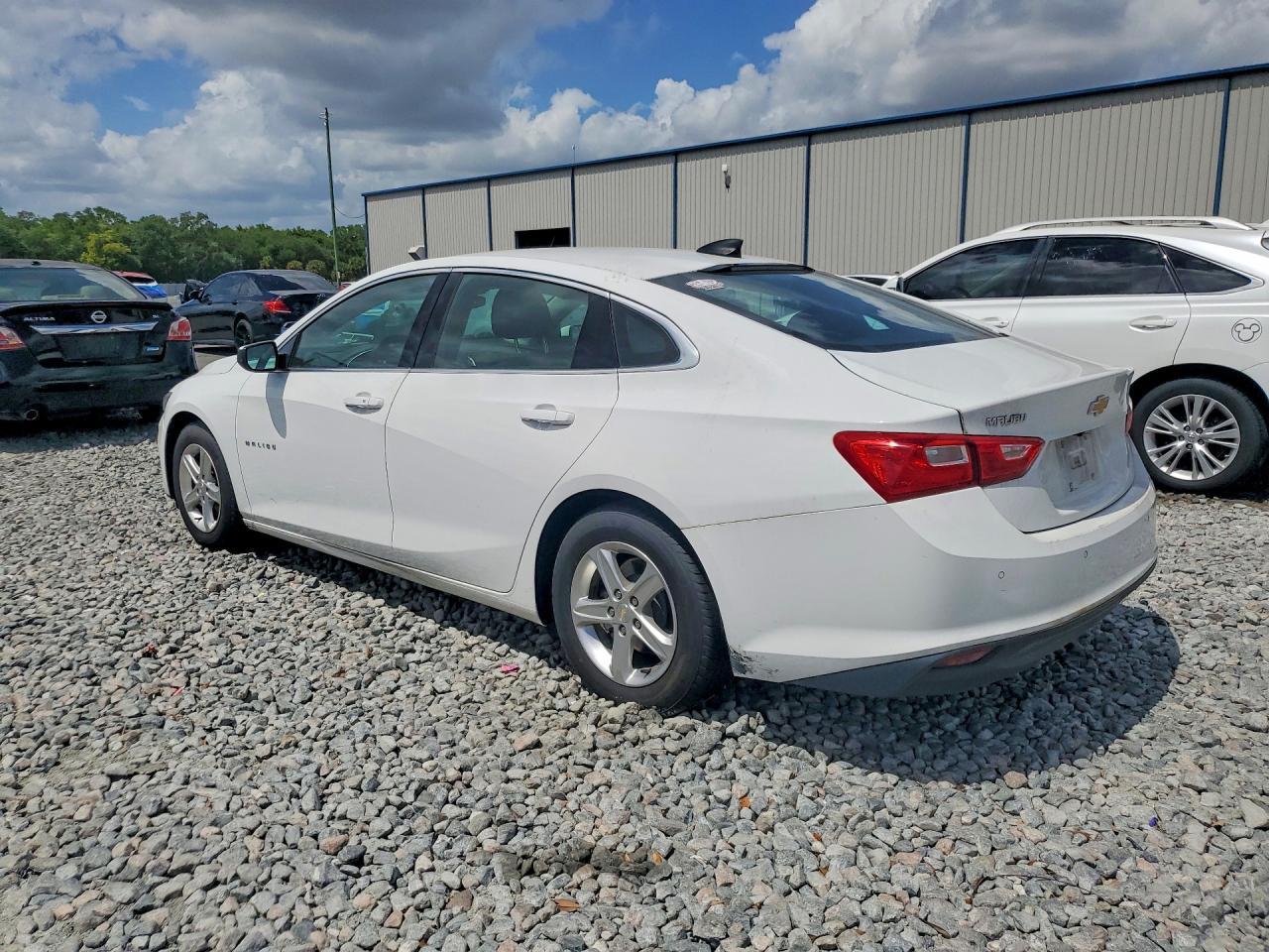 2023 Chevrolet Malibu Ls - Фото 2
