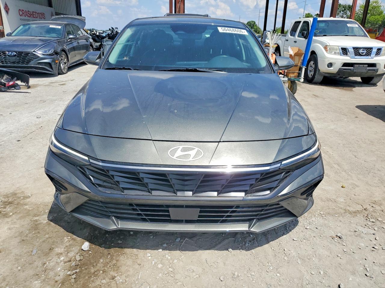 2025 Hyundai Elantra Limited - Image 5