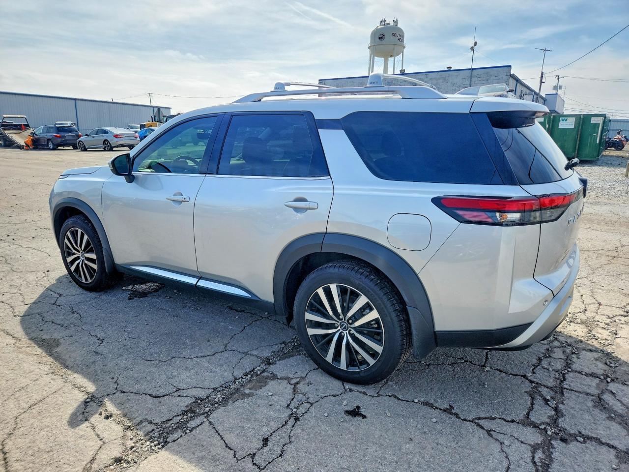 2023 Nissan Pathfinder Platinum - Фото 2