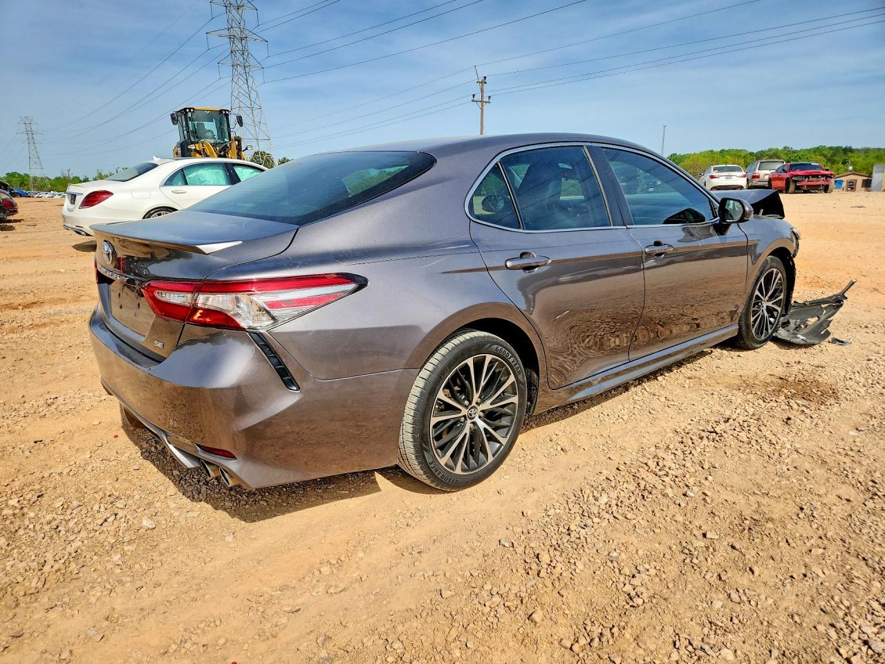 2018 Toyota Camry Se - Фото 3