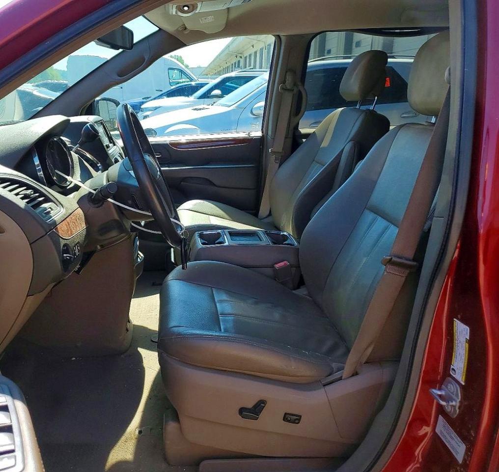 2015 Chrysler Town & Country Touri - Фото 7