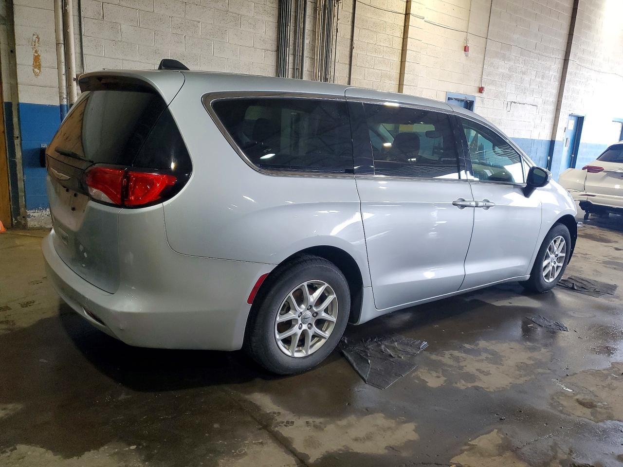 2023 Chrysler Voyager Lx - Фото 3