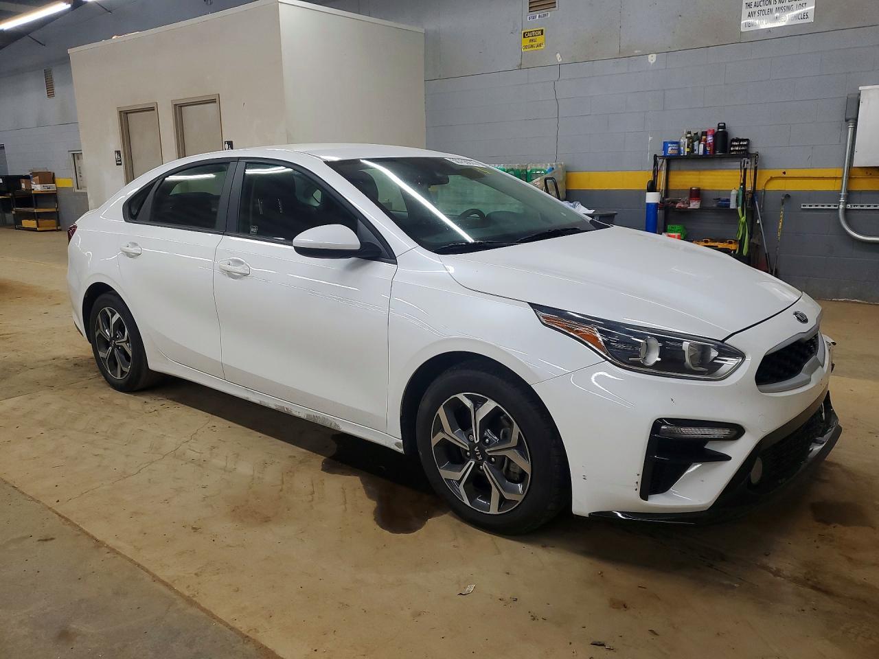2021 Kia Forte Lxs - Image 4